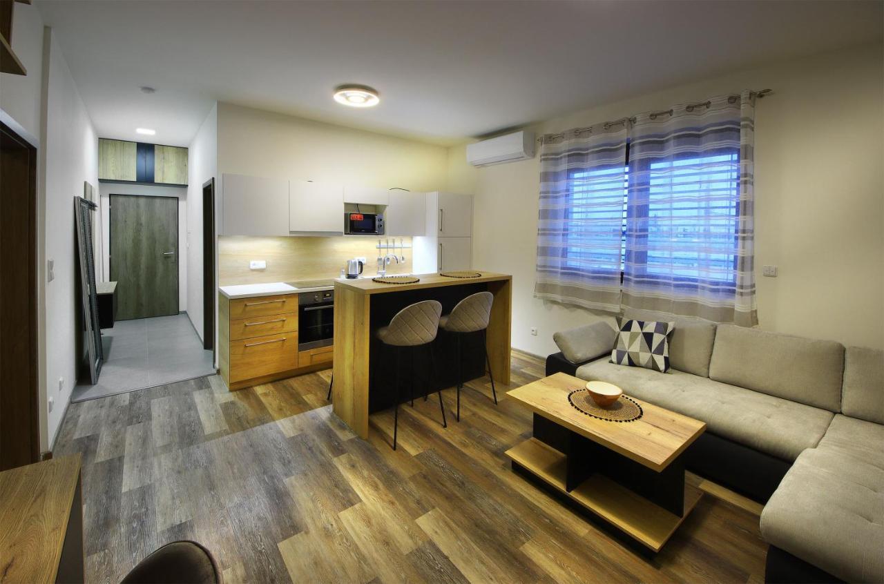 Apartmany Aswa Breclav Bagian luar foto